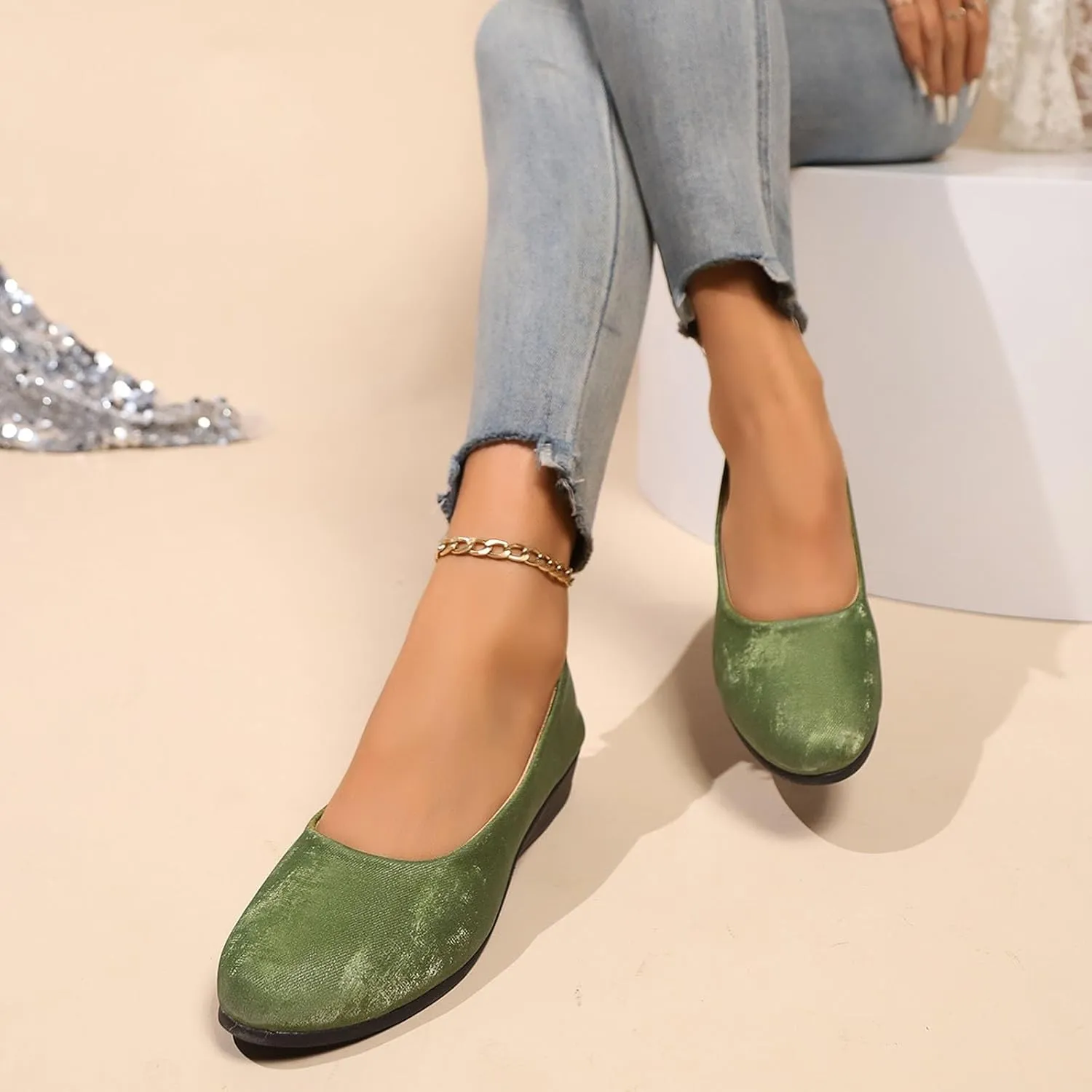 Women's Casual Shoes for Everyday Wear Sleek Satin Design Closed Toe and Heel Comfortable Wedge Wide Mens Shoe Casual